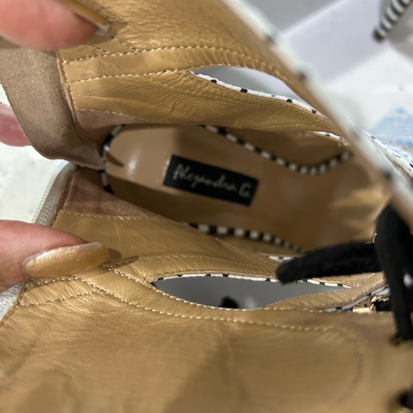 ⬇️PRICE 💐 Alejandra G - Black and White Bootie Heel - Size 37 - Picture 7 of 12